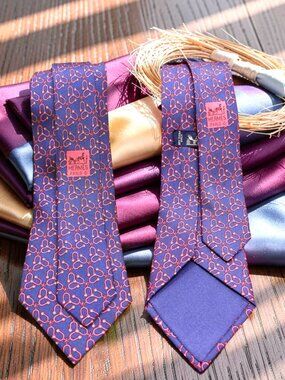 Unused Necktie Hermès Paris 100%  Silk France Made Dark Blue Purple Red (12)